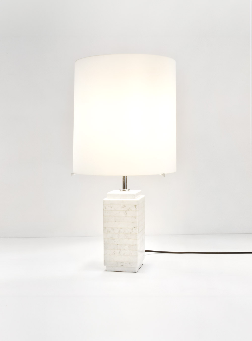 Véra Fabre . Lampe marbre et opaline éd. Verre Lumière ca. 1970