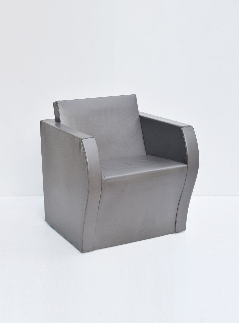 Jean Nouvel . Fauteuil Simple Bridge . Ligne Roset 1991